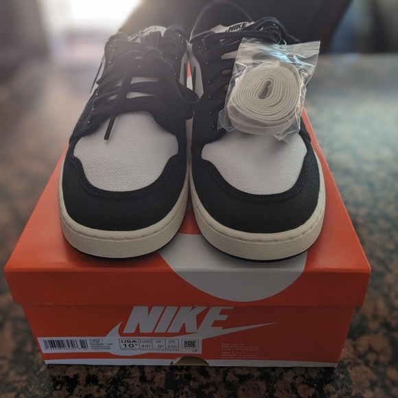 Jordan 1 Low - Picture 2 of 3